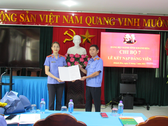 Chi bộ 7 - Đảng bộ 79KING - Link Vào Nhà Cái 79King Chính Thức Mới Nhất tổ chức Lễ kết nạp Đảng viên mới