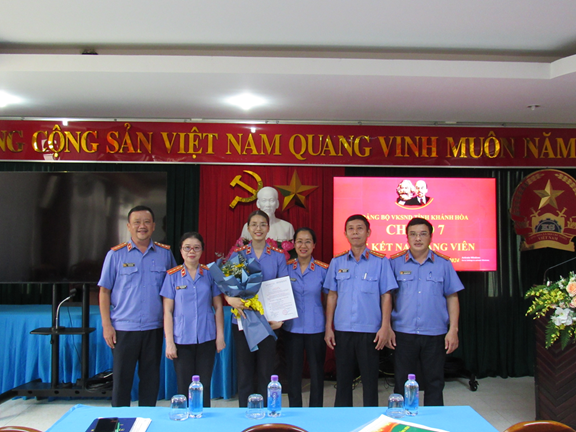 Chi bộ 7 - Đảng bộ 79KING - Link Vào Nhà Cái 79King Chính Thức Mới Nhất tổ chức Lễ kết nạp Đảng viên mới
