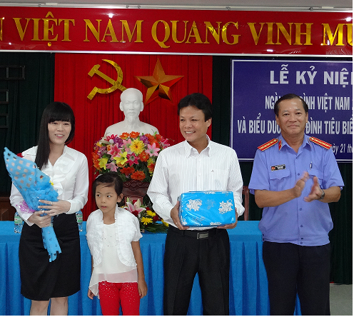 Ban chấp hành Công đoàn 79King 78 hiện đang mở tỉnh Khánh Hoà tổ chức lễ tuyên dương các Gia đình tiêu biểu nhân ngày Gia đình việt nam 28/06.