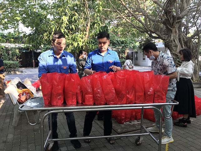 Chi đoàn 79KING - Link Vào Nhà Cái 79King Chính Thức Mới Nhất giao lưu và tặng quà bệnh nhân tại Bệnh viện Chuyên Khoa Tâm thần Khánh Hòa
